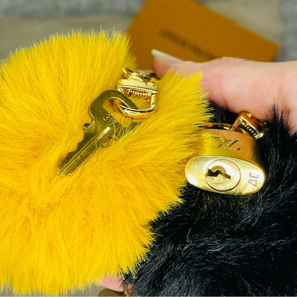 LOUIS VUITTON Lock and Key #317 - Picture 4 of 8
